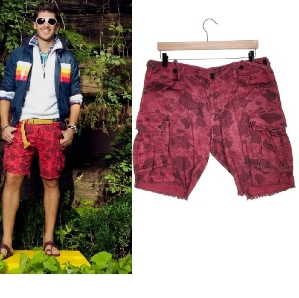 Gant by Michael Bastian Perfect Cargo Shorts In Red Camo Size 34